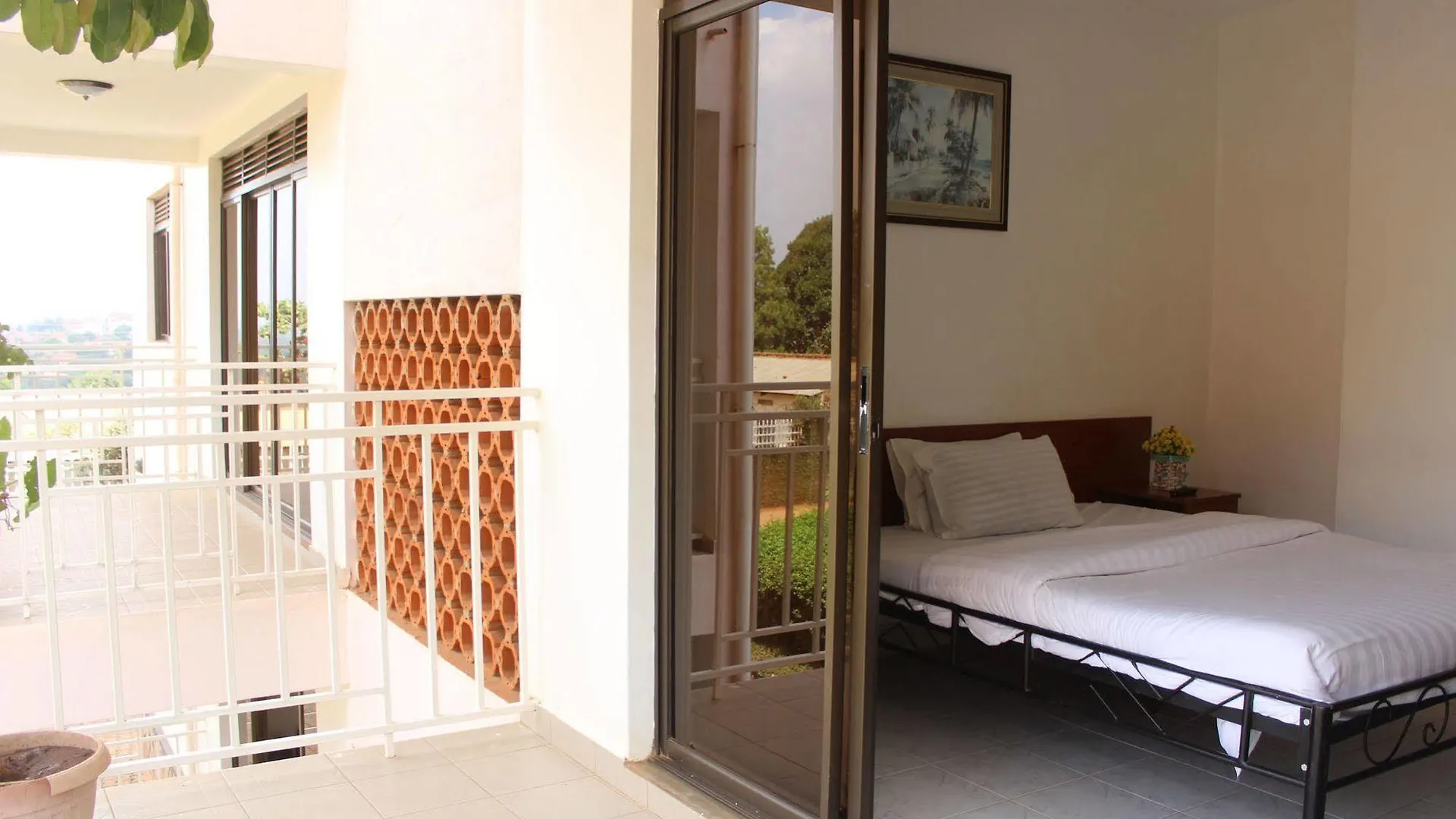 Sky Hotel International كامبالا